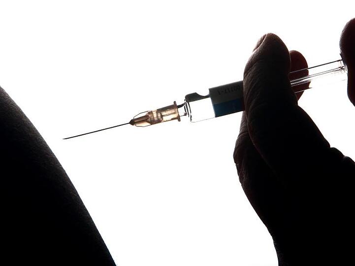 Masern sind hochansteckend und können in seltenen Fällen auch tödlich verlaufen. Dennoch dürfte ein Zwang zur Masern-Impfung nicht leicht durchzusetzen sein.
