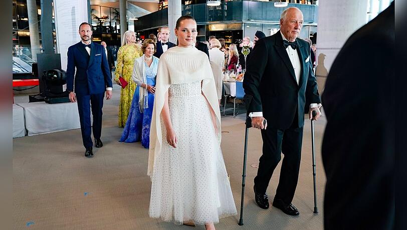 Prinzessin Ingrid Alexandra von Norwegen feiert mit ihrer royalen Familie.