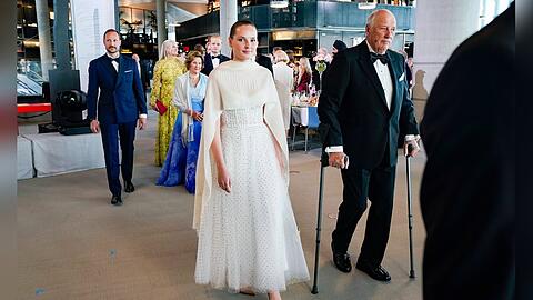 Prinzessin Ingrid Alexandra von Norwegen feiert mit ihrer royalen Familie.