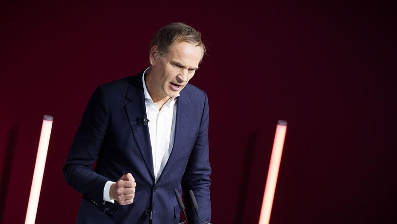 Der Vorstandsvorsitzende der Volkswagen AG und Porsche AG, Oliver Blume, sprach zur Belegschaft in Wolfsburg. (Archivbild)