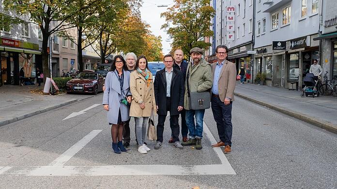 Fordern Augenmaß (v.l.): Optikerin Carina Freytag-Hafen, Kofferhändler Peter Büscher, Stadträte Veronika Mirlach (CSU), Hans Theiss (CSU), Hans-Peter Mehling (Freie Wähler), Thomas Schmid (CSU) und Fraktionssprecher der CSU im BA-Maxvorstadt, Michael Laub.