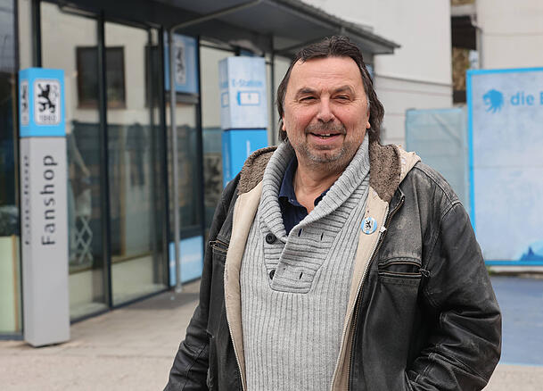 "Was zur Hölle ist jetzt los? Das klingt ja wie ein Traum!" Inzwischen sind leichte Zweifel dazugekommen, weil es noch nicht fix ist, wobei die Dinge bei Sechzig ja immer länger dauern": Allesfahrer Roman Wöll. "Was zur Hölle ist jetzt los? Das klingt ja wie ein Traum!" Inzwischen sind leichte Zweifel dazugekommen, weil es noch nicht fix ist, wobei die Dinge bei Sechzig ja immer länger dauern": Allesfahrer Roman Wöll.