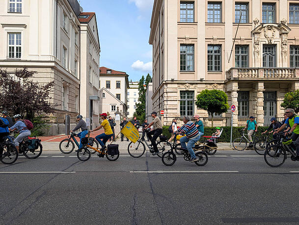 Die Organisatoren sprechen von 1500 Teilnehmern, erwartet hatten sie 3000. Die Polizei zählte nur einige Hundert.