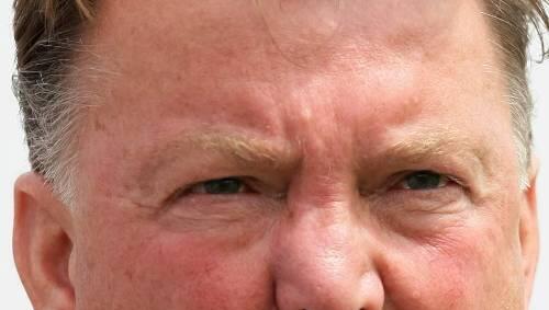 Sehen diese Augen alles? Sind sie nicht eventuell nacht-blind? Der Mann mit diesen Augen heißt Louis van Gaal. Sehen diese Augen alles? Sind sie nicht eventuell nacht-blind? Der Mann mit diesen Augen heißt Louis van Gaal.