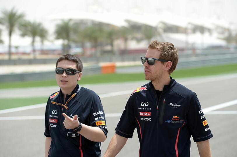 Die Debatte um das Formel-1-Rennen in Bahrain hat sich kurz vor dem ersten Training intensiviert. Die Protestbewegung im Königreich zeigt ihren Zorn darüber, dass der PS-Zirkus sein Gastspiel in der Wüste nicht wie im Vorjahr abgesagt hat.