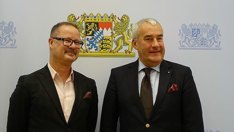 Andreas Beck (links) mit Kunstminister Ludwig Spaenle.