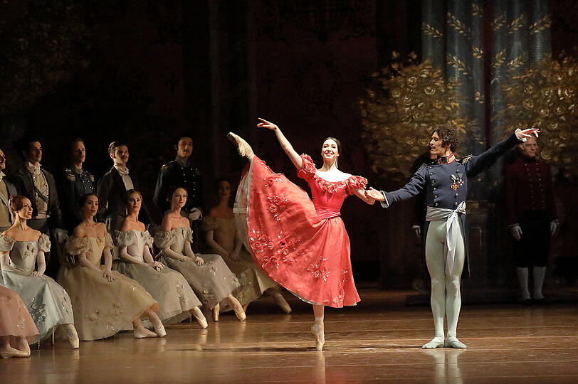 John Crankos &bdquo;Onegin&ldquo; steht auch dank der Musik von Peter Tschaikowsky in der Tradition der großen Ballette des 19. Jahrhunderts. In dieser Szene tanzen Ksenia Ryzhkova und Emilio Pavan.