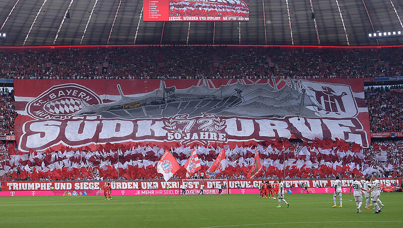 Die Fans des FC Bayern feierten das Bestehen von 50 Jahren Südkurve.