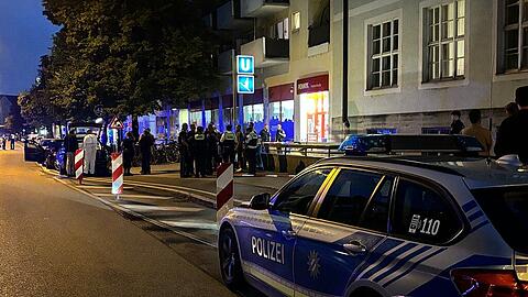 Polizeieinsatz an der Implerstraße: Hier griff eine Frau die Polizeibeamten an und verstarb kurz darauf.