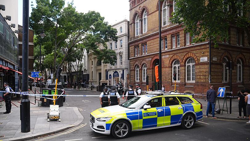 Mehrere Menschen wurden am Mittwoch in London niedergestochen. Mehrere Menschen wurden am Mittwoch in London niedergestochen.