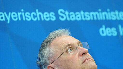 Innenminister Joachim Hermann (CSU) kämpft gegen radikalen Islamismus in Ingolstadt. Innenminister Joachim Hermann (CSU) kämpft gegen radikalen Islamismus in Ingolstadt.