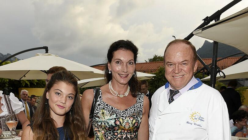 Fröhliche Patchwork-Familie: Heinz Winkler mit Freundin Daniela Hain und deren Tochter Stella.