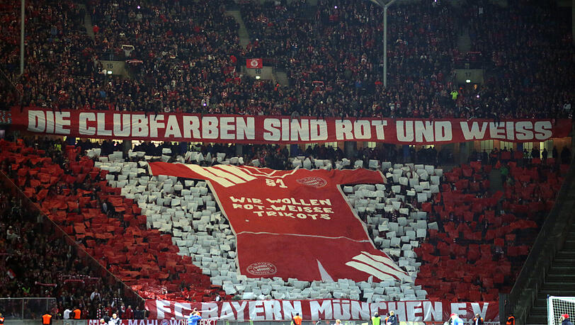 Großer Fan-Protest in Berlin: Die Bayern-Fans greifen die Klubverantwortlichen in der Trikot-Frage auch auswärts an. Großer Fan-Protest in Berlin: Die Bayern-Fans greifen die Klubverantwortlichen in der Trikot-Frage auch auswärts an.