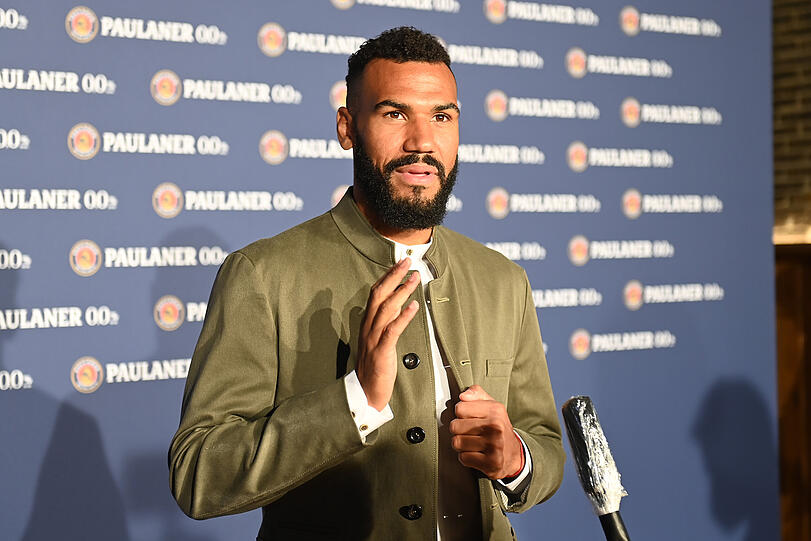 Eric Maxim Choupo-Moting beim FC Bayern München Paulaner "Lederhosen-Shooting" im Paulaner am Nockherberg.