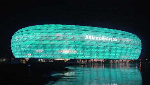 Nein, Sie haben keinen Sehfehler: In Türkis und Grün soll die Allianz Arena offenbar beim Champions League Finale erstrahlen. Nein, Sie haben keinen Sehfehler: In Türkis und Grün soll die Allianz Arena offenbar beim Champions League Finale erstrahlen.