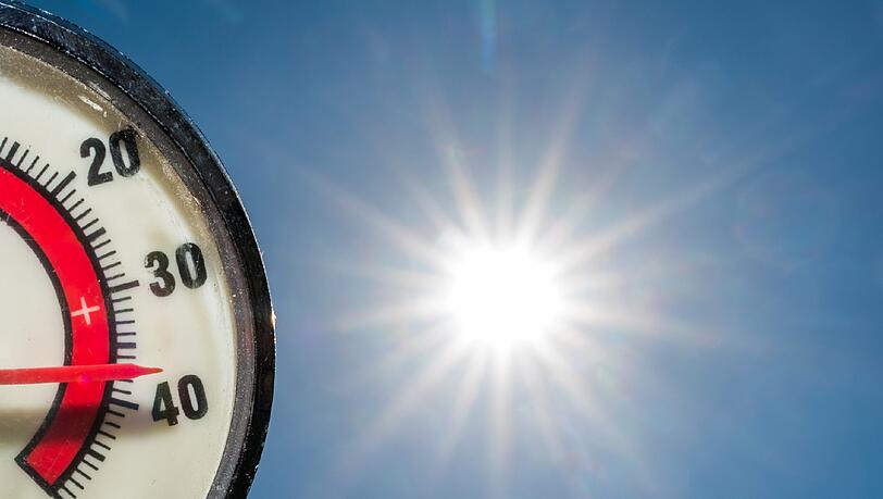2015 bricht derzeit alle Hitze-Rekorde. Im Dezember kam der Thermometer-Stand eher selten unter die Null-Grad-Grenze. 2015 bricht derzeit alle Hitze-Rekorde. Im Dezember kam der Thermometer-Stand eher selten unter die Null-Grad-Grenze.