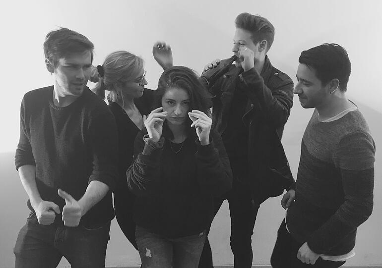 Die Band Mola um Sängerin Isabella Mola (Mitte).