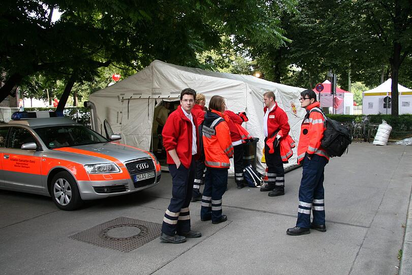 Sanitäter des ASB sorgen auf der Auer Dult für Sicherheit.