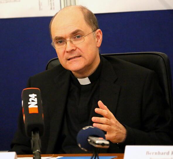 "Der Papst wohnt auch nicht in einem Zelt", sagt Generalvikat Beer auf der Pressekonferenz in der Erzdiözese.