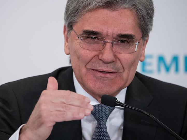 Joe Kaeser, Vorstandsvorsitzender der Siemens AG, nimmt an einer Pressekonferenz vor Beginn der Hauptversammlung in der Olympiahalle teil.