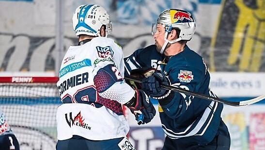 Kämpferisch und deutlich: EHC-Kapitän Patrick Hager (r.).