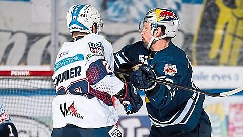 Kämpferisch und deutlich: EHC-Kapitän Patrick Hager (r.).