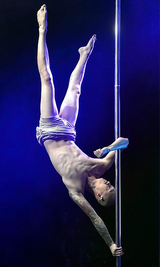 Eine Weltmeisterschaft im Pole-Dancing? Ja, die gibt's! Am Wochenende betätigten sich die Teilnehmerinnen und Teilnehmer im Kampf um den Titel akrobatisch an der Stange - die besten Bilder.