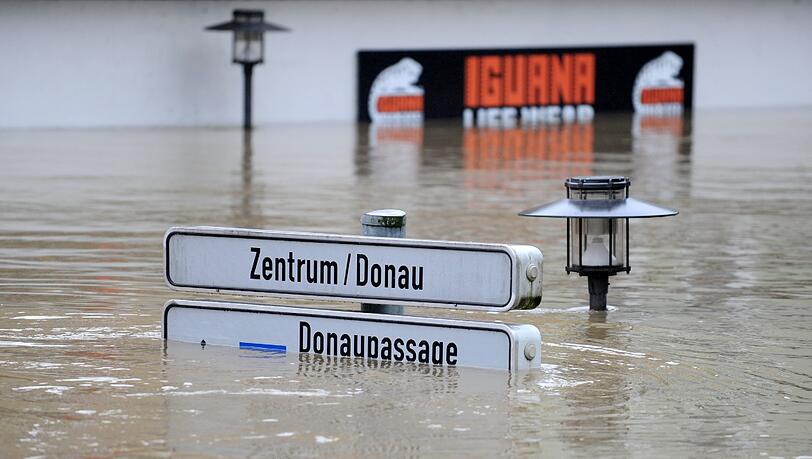 In Passau wird am Abend des 3. Juni der Rekordpegel von 12,89 Meter gemessen. In Passau wird am Abend des 3. Juni der Rekordpegel von 12,89 Meter gemessen.