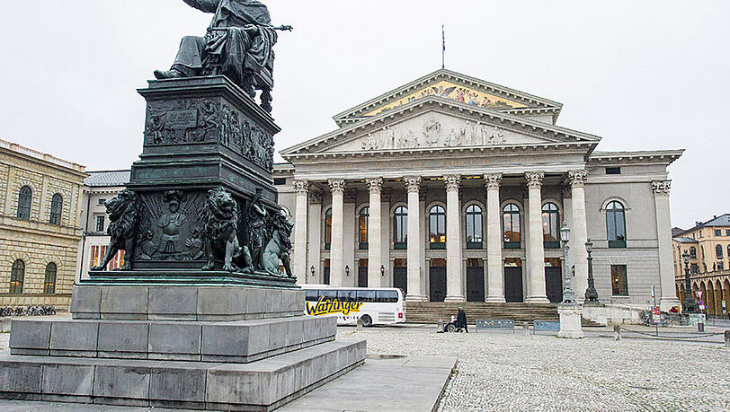 Künftig dürfen keine Reisebusse mehr auf dem Max-Joseph-Platz parken. Künftig dürfen keine Reisebusse mehr auf dem Max-Joseph-Platz parken.