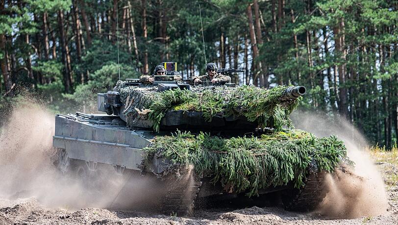 Ein Kampfpanzer vom Typ Leopard 2.