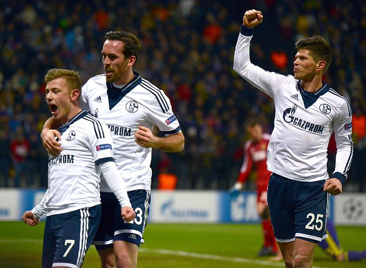 Wieder dabei ist Torjäger Klaas-Jan Huntelaar (r.), der in der Liga derzeit eine Rotsperre absitzen muss.