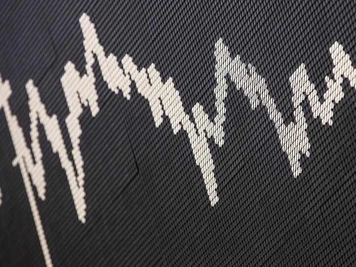 Bei "Cum-Ex" wurden rund um den Dividendenstichtag Aktien mit ("cum") und ohne ("ex") Ausschüttungsanspruch zwischen mehreren Beteiligten hin- und hergeschoben.