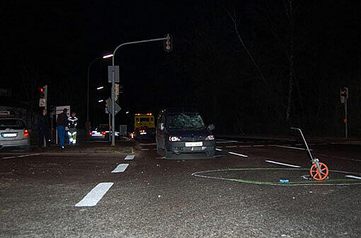 In Gräfelfing wurde ein 20-Jähriger von einem Pkw erfasst