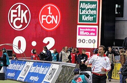 Da war es amtlich und Trainer Dieter Hecking durfte jubeln. Der Club hatte in Kaiserslautern 2:0 gewonnen.
