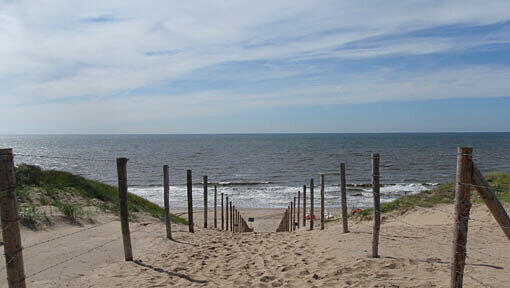 Sand, Sonne und Meer - die niederländische Nordseeküste bei Zandvoort. Sand, Sonne und Meer - die niederländische Nordseeküste bei Zandvoort.