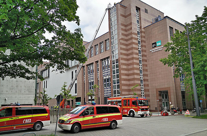 Dachstuhlbrand auf der Hopfenpost. Die Bilder vom Feuerwehr-Einsatz.