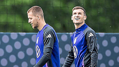 Waldemar Anton (l.) und Pascal Groß im DFB-Training.