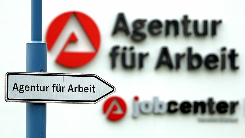 Nach vorläufigen Zahlen gab es im Zeitraum Juli bis September rund 43,2 Millionen Erwerbstätige mit Arbeitsort in Deutschland. Nach vorläufigen Zahlen gab es im Zeitraum Juli bis September rund 43,2 Millionen Erwerbstätige mit Arbeitsort in Deutschland.