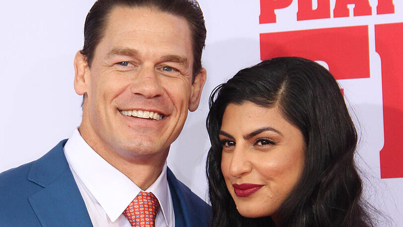 John Cena strahlt mit seiner Begleitung Shay Shariatzadeh auf dem roten Teppich John Cena strahlt mit seiner Begleitung Shay Shariatzadeh auf dem roten Teppich