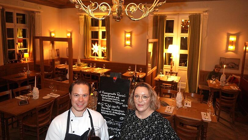 Laden zur AZ-Essklasse ins gemütliche Bamberger Haus ein: Betriebsleiterin Marina Cobanovic und ihr Küchenchef Michel Metzner.