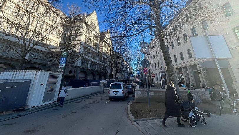 Die Schützenstraße ist ohnehin derzeit kein Kleinod. Und nun liegt auch die Galeria-Baustelle (l.) brach.