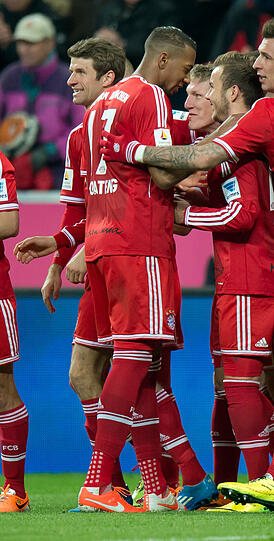 JÉRÔME BOATENG - NOTE 2 - Zurück in der Innenverteidigung, weil Dante frei bekam und Martínez auf der Bank saß. Gewann beinahe jeden Zweikampf und schaltete sich auch mit nach vorne ein.