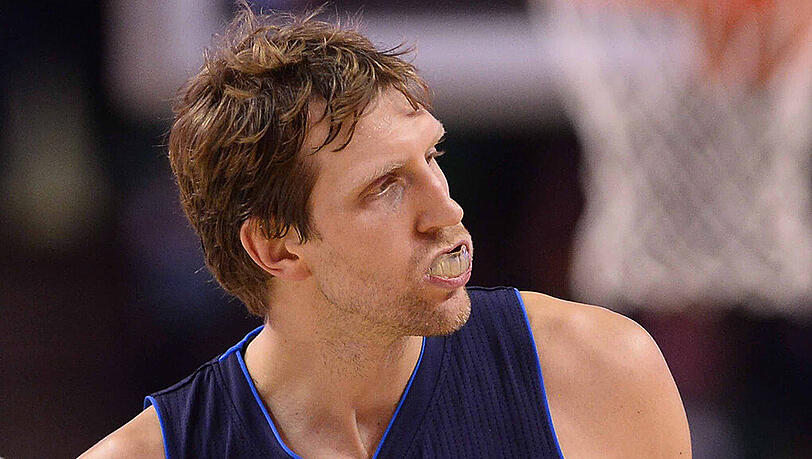 Dirk Nowitzki gab mit einem Drei-Punkte-Wurf das Signal zur dramatischen Wende. Dirk Nowitzki gab mit einem Drei-Punkte-Wurf das Signal zur dramatischen Wende.