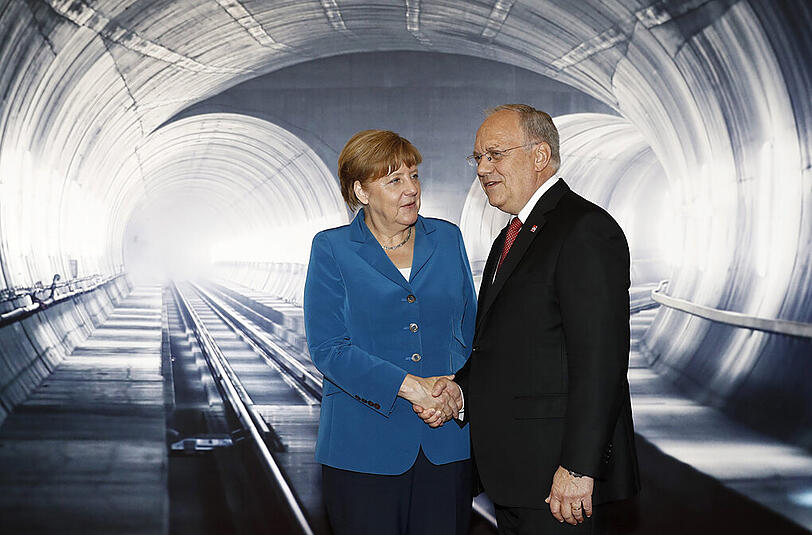 In der Röhre: Merkel mit dem Schweizer Bundespräsidenten Johann Schneider-Ammann.