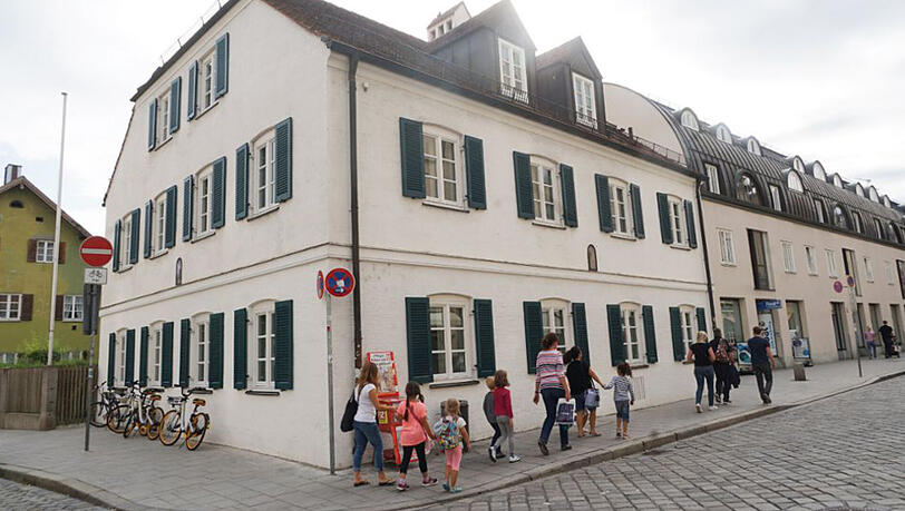 Uralt: der Altschwabinger Viereckhof. Uralt: der Altschwabinger Viereckhof.