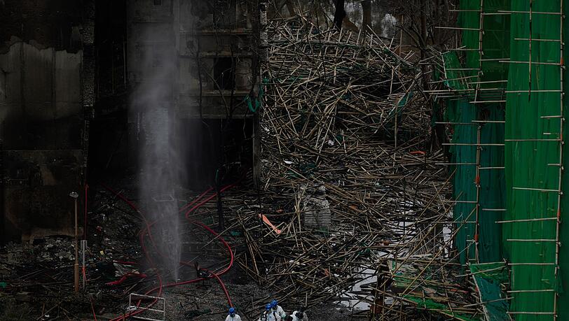 Die Sucharbeiten nach weiteren Leichen könnten noch Wochen andauern.