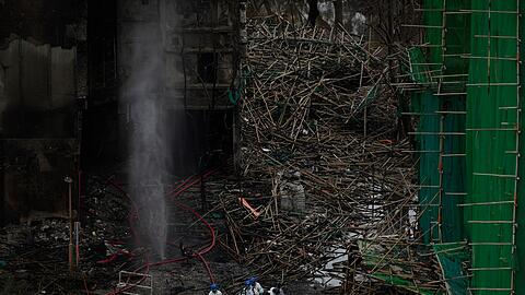 Die Sucharbeiten nach weiteren Leichen k&ouml;nnten noch Wochen andauern.