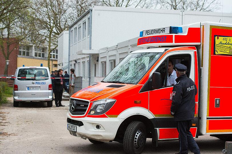 Die Hamburger sind von der Bluttat eines 17-jährigen Schülers geschockt. Der Junge hat seinen Mitschüler am Vormittag mit mehreren Messerstichen getötet.