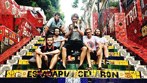 Haben 2017 auf ihrer Around-the-World-Tour unter anderem in Mexiko, Neuseeland und Brasilien geblasen &ndash; im Februar tritt die Band auf der Geburtstagsgala der Abendzeitung auf: LaBrassBanda.