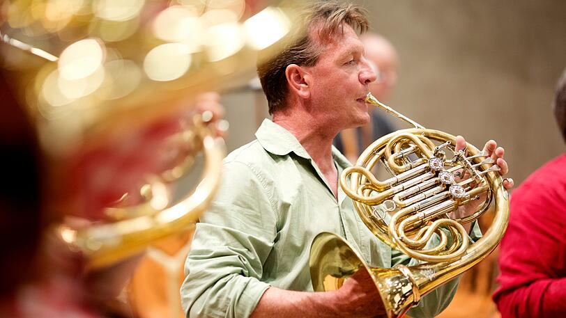 Der Hornist Norbert Dausacker.